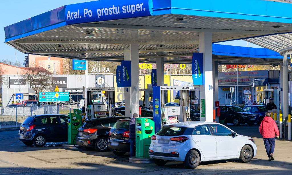 Polens Parlament hat eine Gesetzesänderung beschlossen, wonach Benzin und Diesel künftig geringer besteuert werden. (Archivbild)