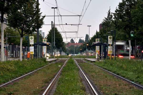 Im Berliner Südosten gibt es noch nicht überall wieder Strom - auch Ampeln und Straßenlaternen waren von dem Stromausfall betroffen. (Archivfoto)