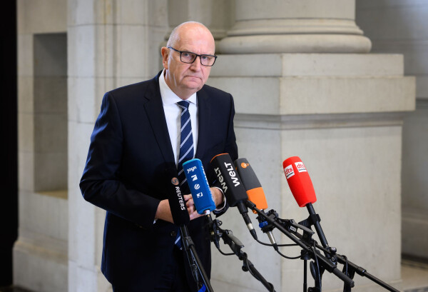 Der brandenburgische Ministerpräsident Dietmar Woidke (SPD) beklagte im Bundesrat die Mehrausgaben durch die gestiegenen Spritpreise für Autofahrer, aber auch Unternehmer in ländlichen Regionen.