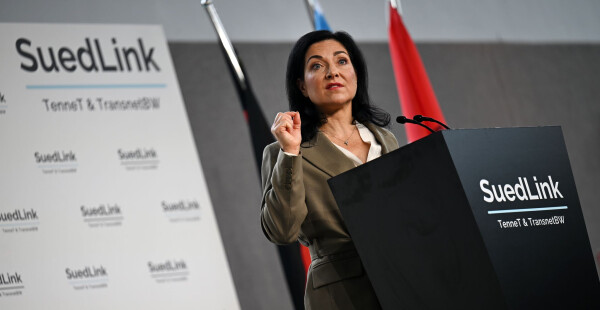 Die Ministerin drängt auf Kosteneffizienz.