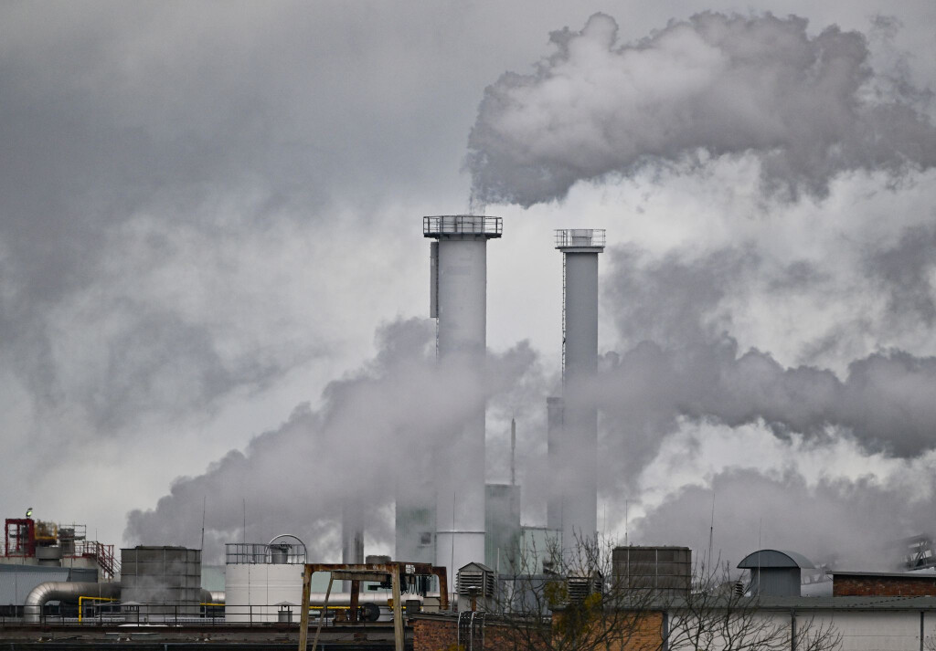 Die Idee hinter dem Emissionshandelssystem: Wer mehr Treibhausgase ausstößt, braucht auch mehr Zertifikate. (Archivbild)