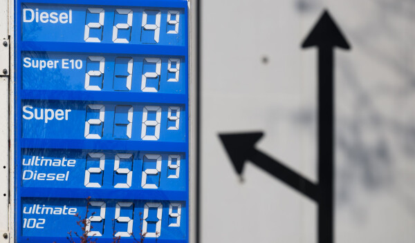 Die Preise für Benzin und Diesel liegen deutlich über der 2-Euro-Marke. (Symbolfoto)
