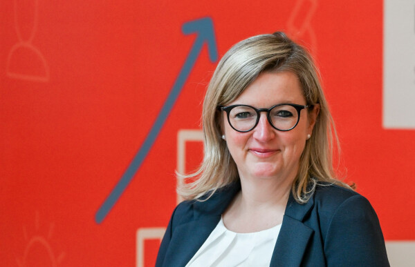 Brandenburgs Wirtschaftsministerin Martina Klement (CSU) geht auf die steigenden Spritpreise ein. (Archivbild)